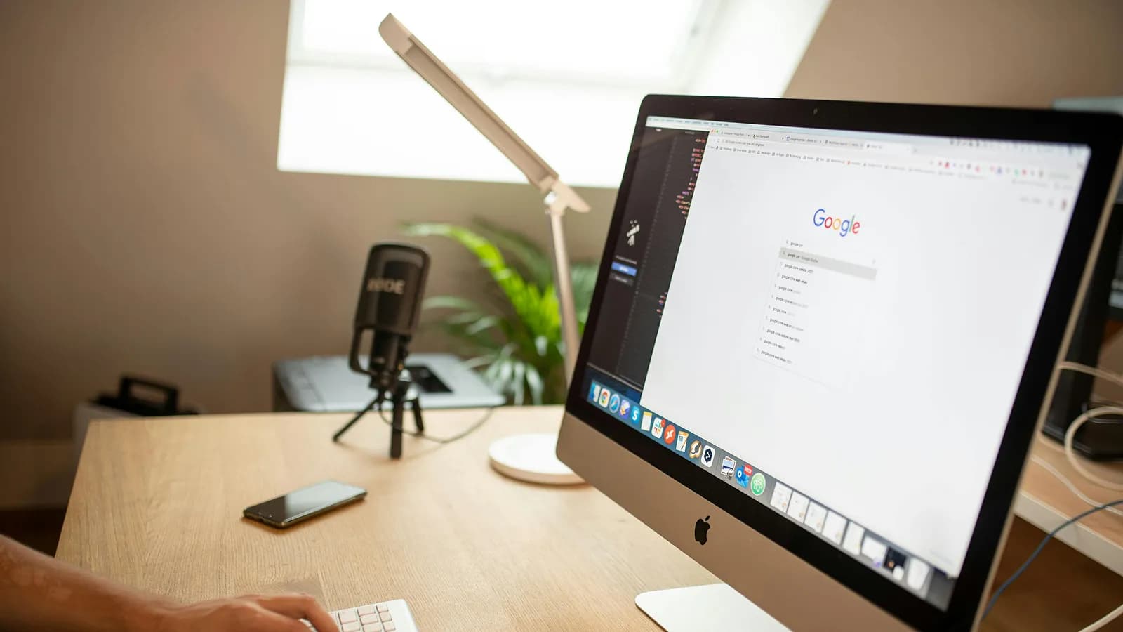 image d'un ordinateur avec la page de google